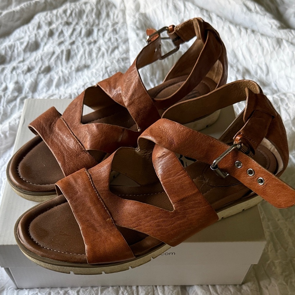 Sofft Brown Leather Crisscross Ankle Strap Sandals